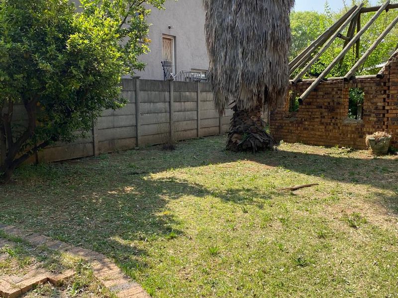 Stunning 8-bedroom house for sale in Vanderbijlpark SE 7, perfect for large families or investment! - Photo 8