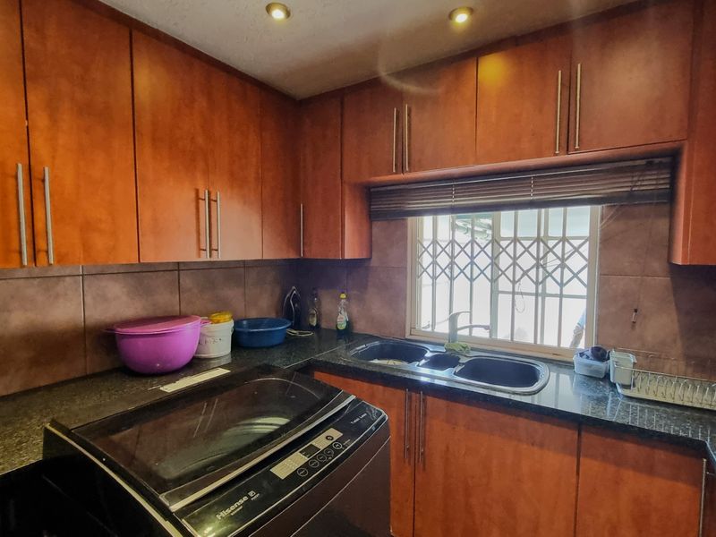 3 Bedroom incoming generating property- Symhurst - Photo 9