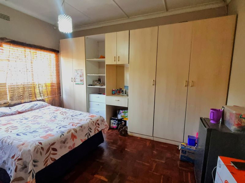 3 Bedroom incoming generating property- Symhurst - Photo 10