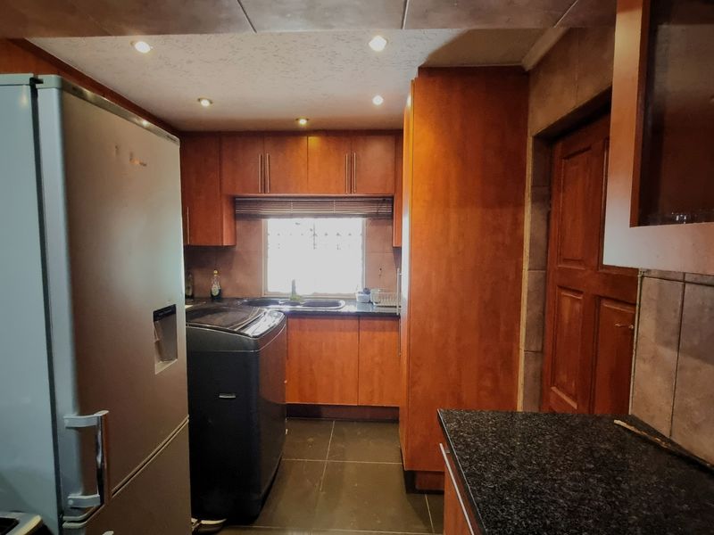 3 Bedroom incoming generating property- Symhurst - Photo 8