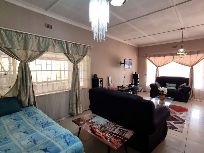 3 Bedroom incoming generating property- Symhurst - Photo 4