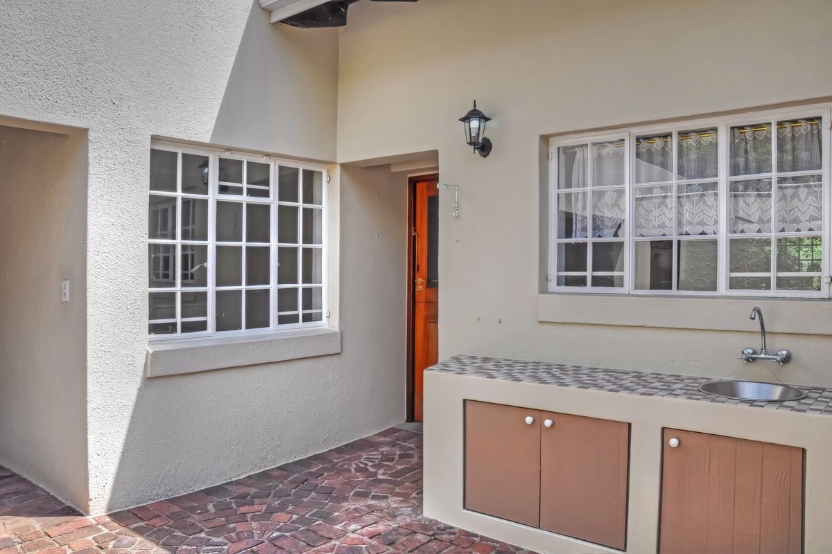 Charming 2 Bed home with Single Garage – R2 350 000 | Merrow Down Country Club - Photo 4