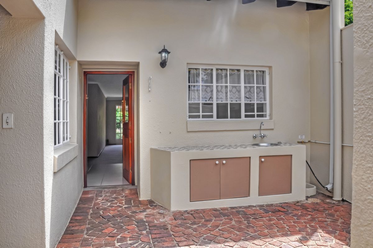 Charming 2 Bed home with Single Garage – R2 350 000 | Merrow Down Country Club - Photo 3