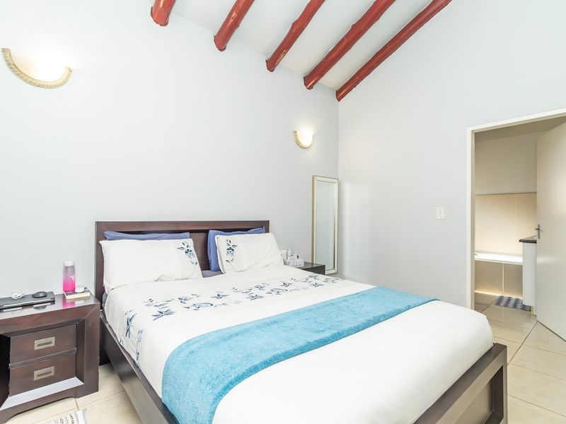 Stunning 3 Bed 2 Bath Townhouse For Sale on Bellairs Dr - Photo 10