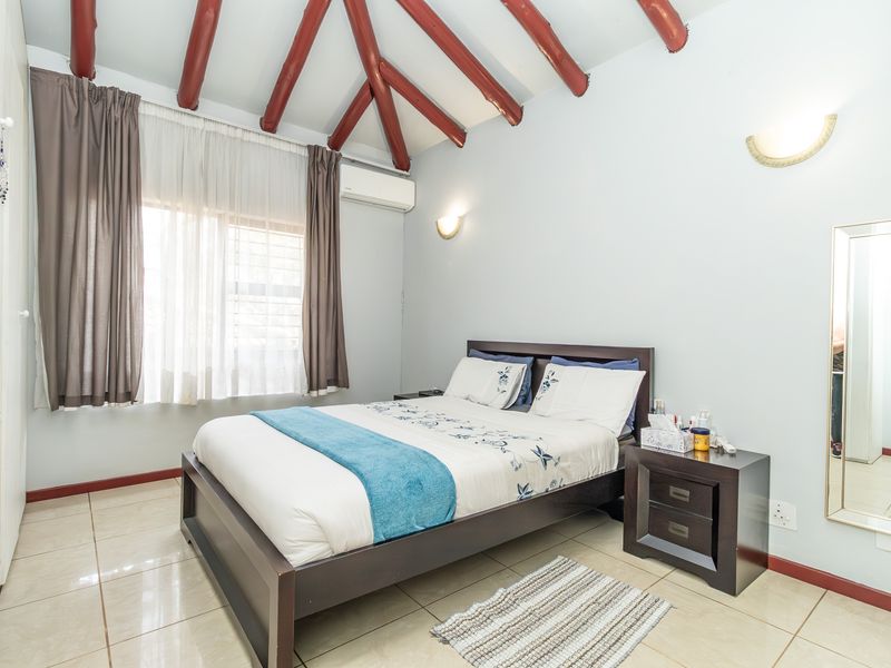 Stunning 3 Bed 2 Bath Townhouse For Sale on Bellairs Dr - Photo 9