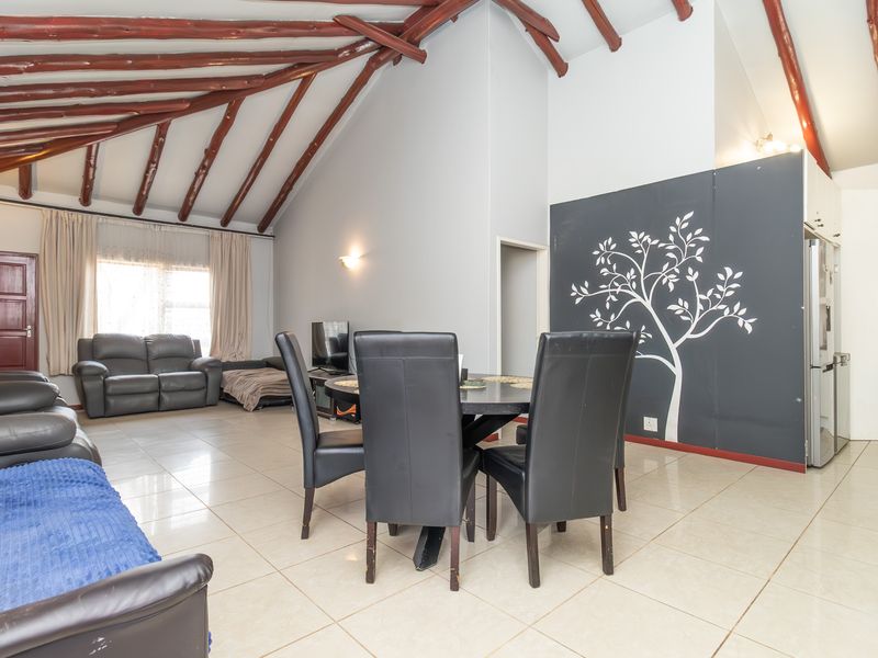 Stunning 3 Bed 2 Bath Townhouse For Sale on Bellairs Dr - Photo 7