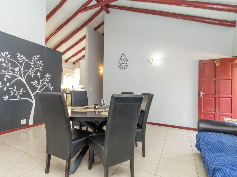 Stunning 3 Bed 2 Bath Townhouse For Sale on Bellairs Dr - Photo 6