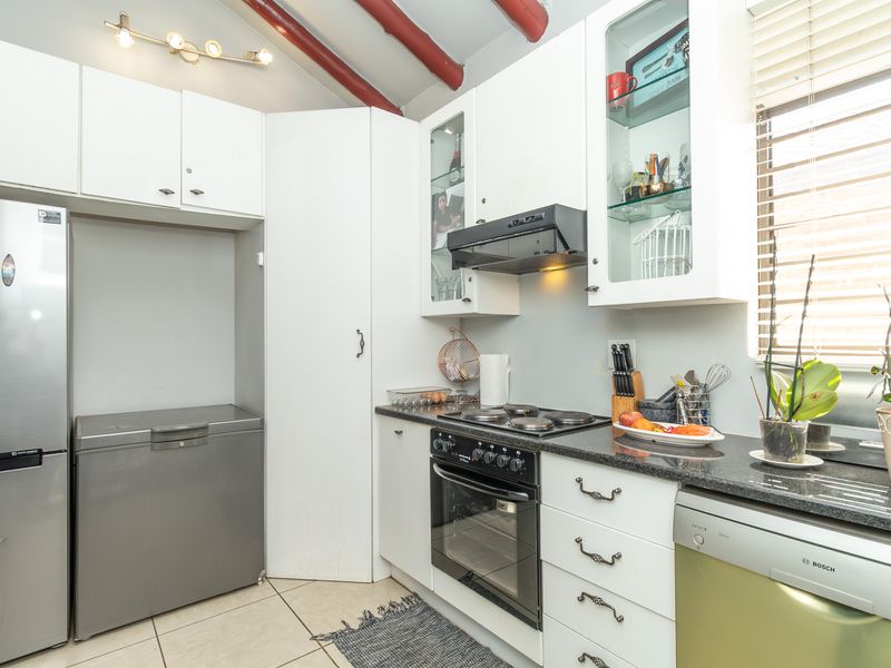 Stunning 3 Bed 2 Bath Townhouse For Sale on Bellairs Dr - Photo 3