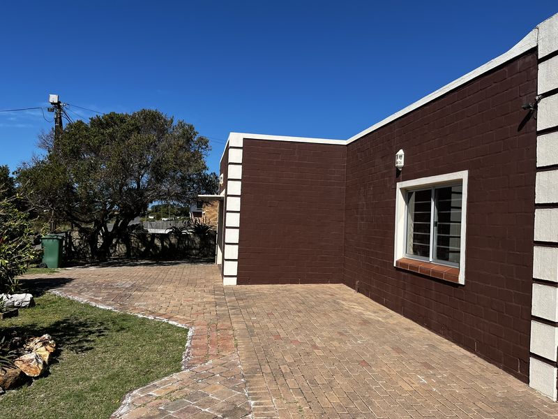 No.4 Crassula Avenue - Betty's Bay - Photo 3