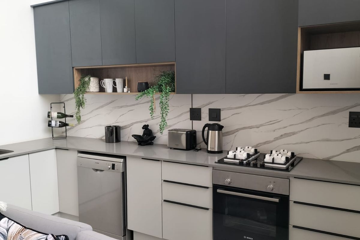 Modern 3-Bedroom Loft-Style Apartment in Zimbali Lakes - Photo 3