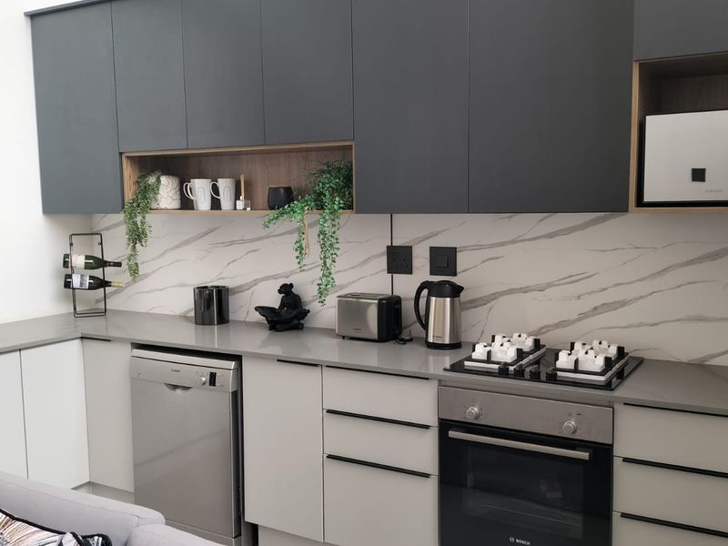 Modern 3-Bedroom Loft-Style Apartment in Zimbali Lakes - Photo 3