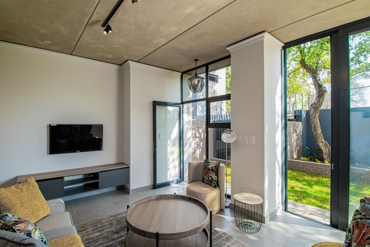 Stunning 3-bedroom duplex in Menlo Park, Pretoria—modern living with style and convenience awaits! - Photo 4