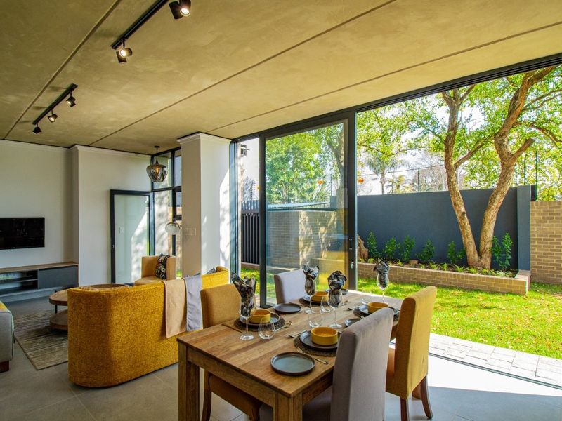 Stunning 3-bedroom duplex in Menlo Park, Pretoria—modern living with style and convenience awaits! - Photo 2