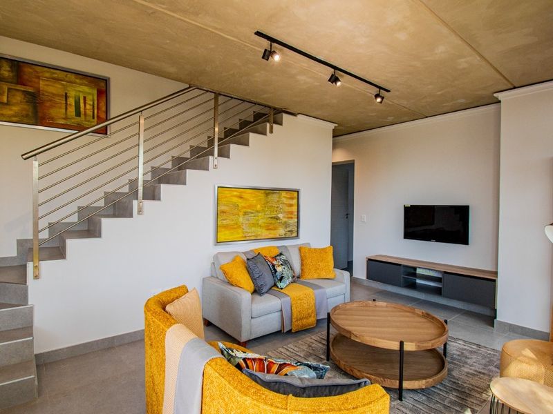 Stunning 3-bedroom duplex in Menlo Park, Pretoria—modern living with style and convenience awaits! - Photo 5