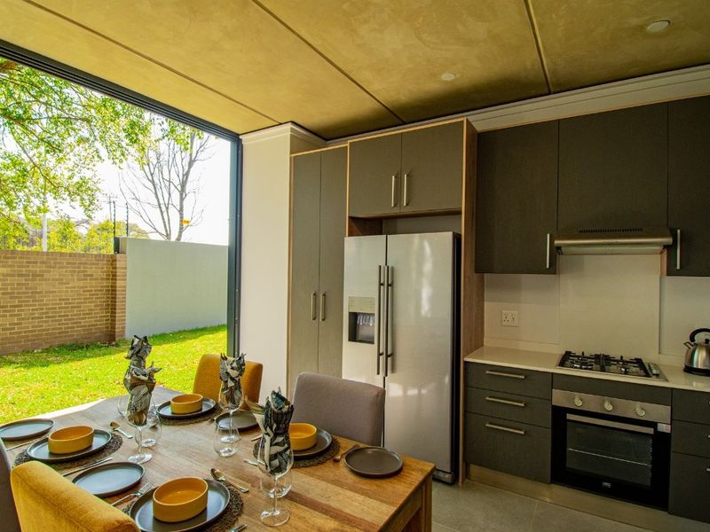 Stunning 3-bedroom duplex in Menlo Park, Pretoria—modern living with style and convenience awaits! - Photo 7