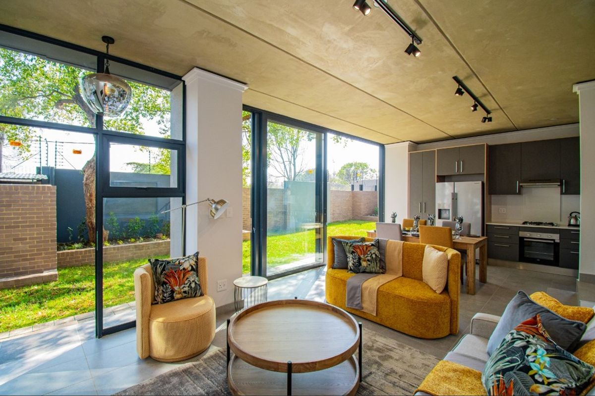 Stunning 3-bedroom duplex in Menlo Park, Pretoria—modern living with style and convenience awaits! - Photo 3