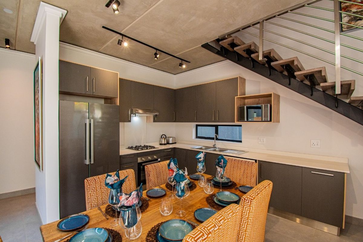 Modern 3 -Bedroom Duplex in Menlo Park, Pretoria - Prime Location - Photo 2