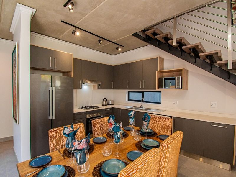 Modern 3 -Bedroom Duplex in Menlo Park, Pretoria - Prime Location - Photo 2