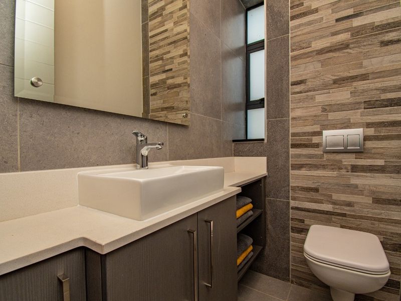 Modern 3 -Bedroom Duplex in Menlo Park, Pretoria - Prime Location - Photo 8