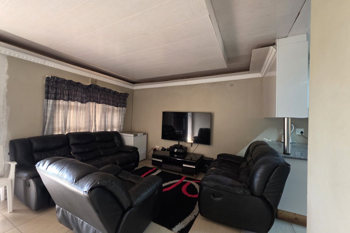 “Renovated Residence with Space to Make It Your Own” - Photo 2