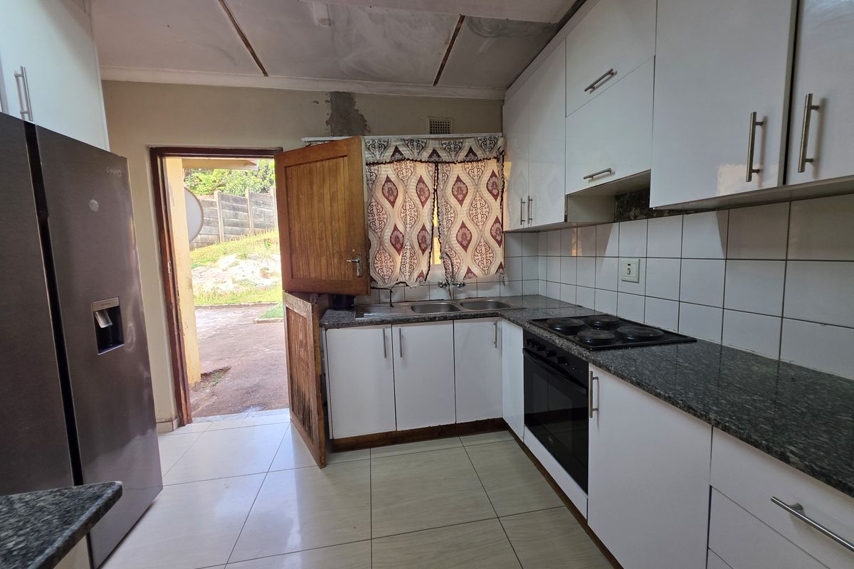 “Renovated Residence with Space to Make It Your Own” - Photo 3