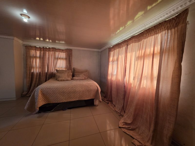 “Renovated Residence with Space to Make It Your Own” - Photo 8