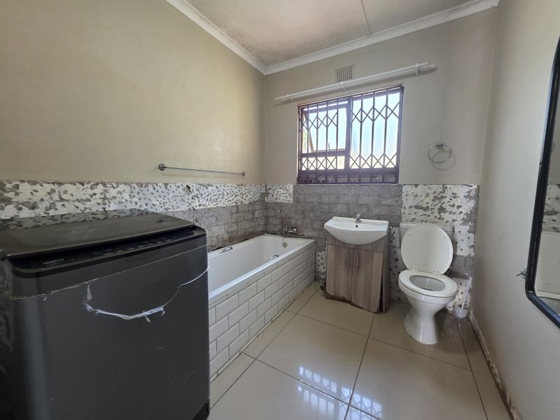 “Renovated Residence with Space to Make It Your Own” - Photo 6