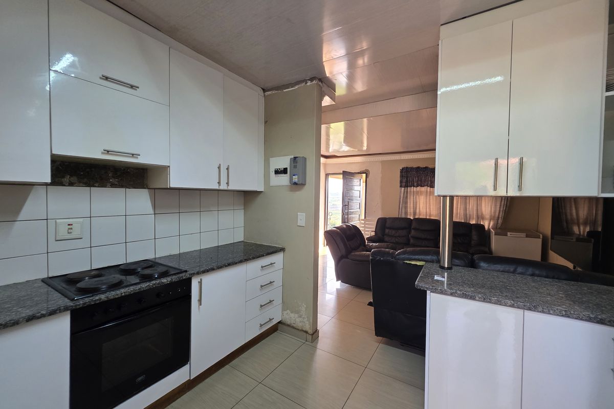 “Renovated Residence with Space to Make It Your Own” - Photo 4