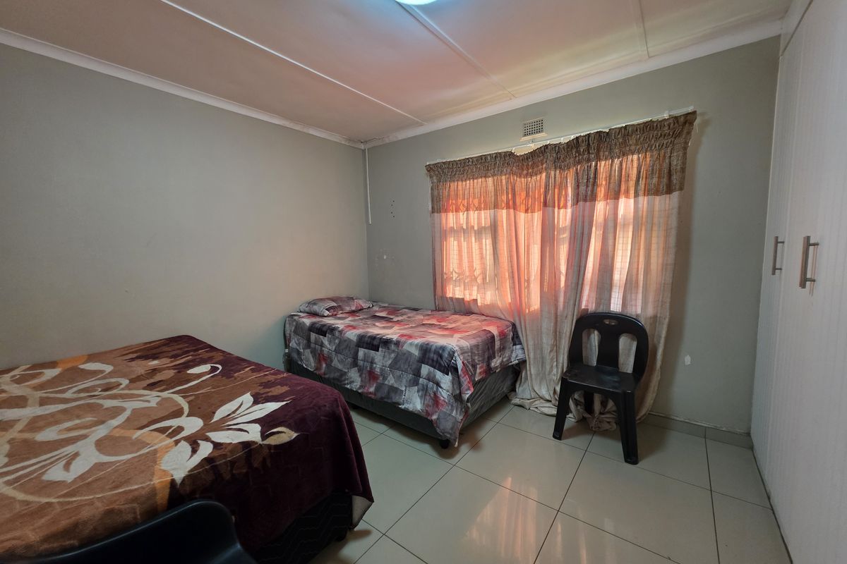 “Renovated Residence with Space to Make It Your Own” - Photo 5