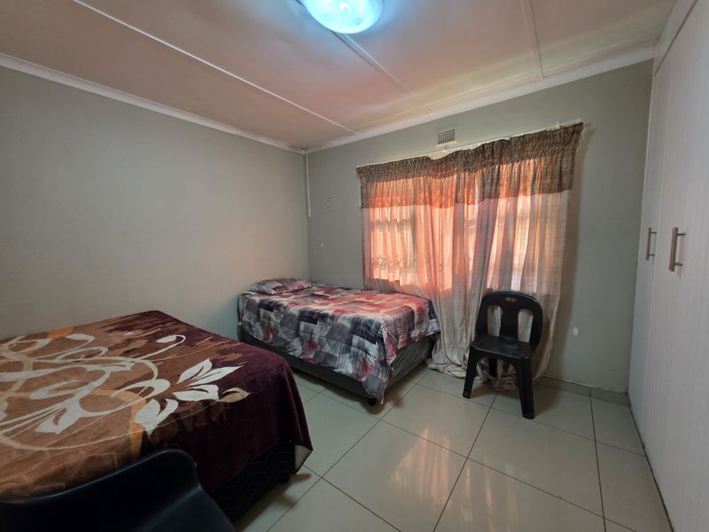 “Renovated Residence with Space to Make It Your Own” - Photo 5