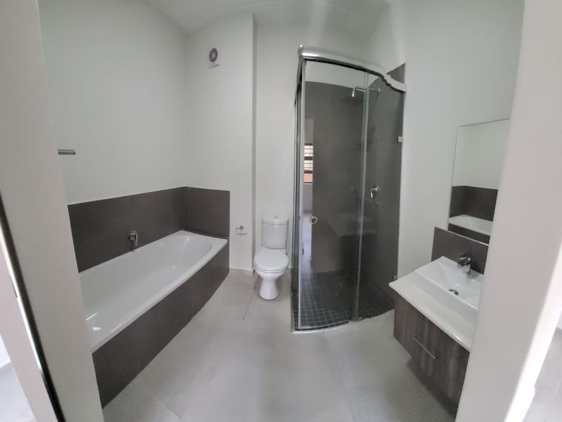 Stylish Ground-Floor Apartment in The Woods, Kyalami – Modern Living Meets Tranquil Comfort - Photo 9