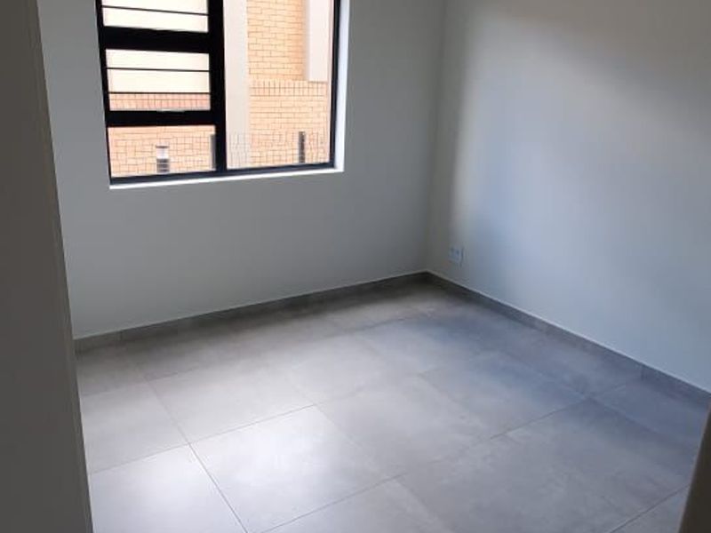 Stylish Ground-Floor Apartment in The Woods, Kyalami – Modern Living Meets Tranquil Comfort - Photo 8