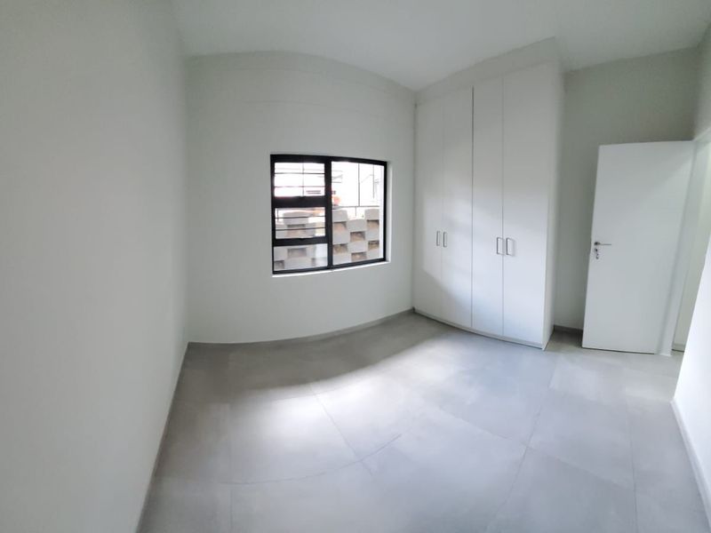 Stylish Ground-Floor Apartment in The Woods, Kyalami – Modern Living Meets Tranquil Comfort - Photo 7