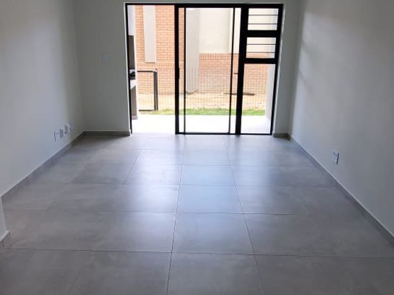 Stylish Ground-Floor Apartment in The Woods, Kyalami – Modern Living Meets Tranquil Comfort - Photo 5