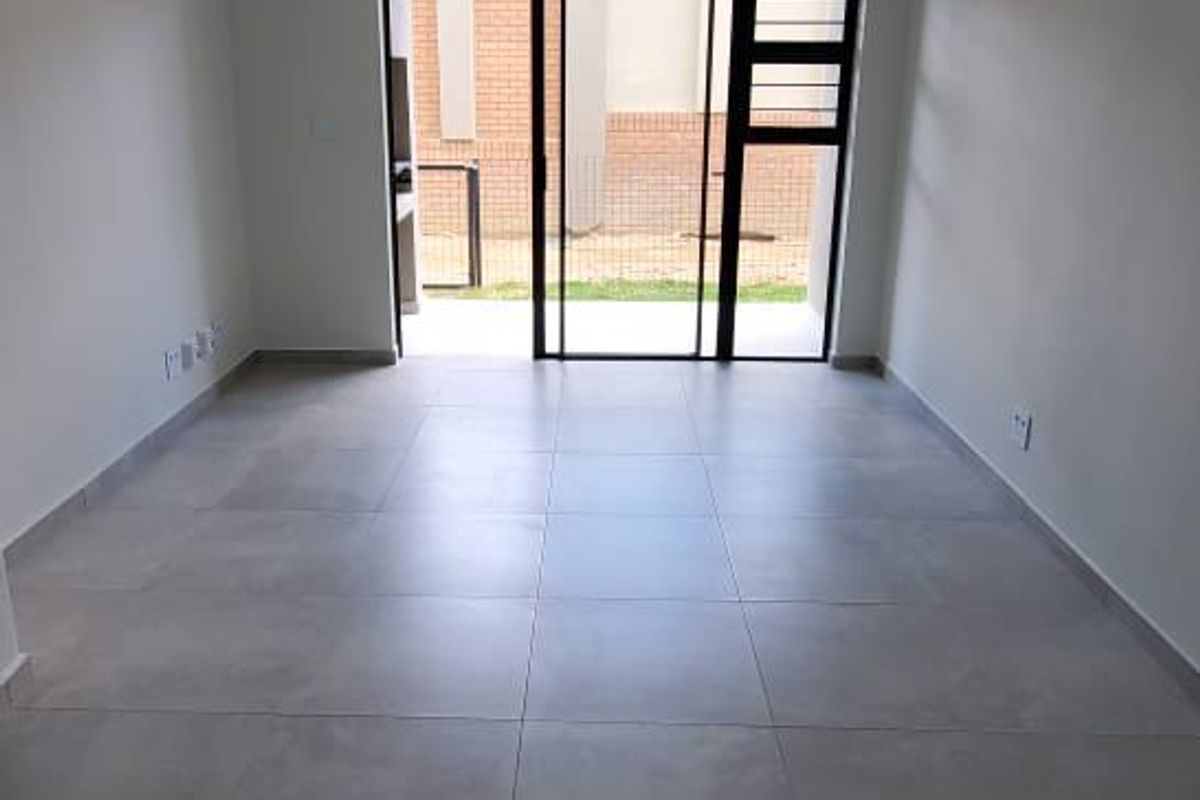 Stylish Ground-Floor Apartment in The Woods, Kyalami – Modern Living Meets Tranquil Comfort - Photo 5