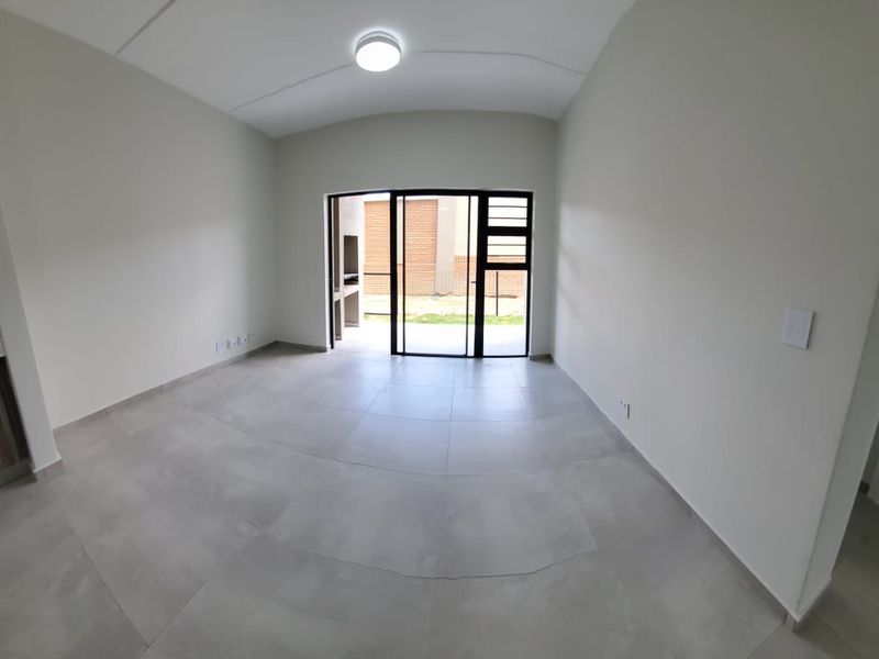 Stylish Ground-Floor Apartment in The Woods, Kyalami – Modern Living Meets Tranquil Comfort - Photo 4