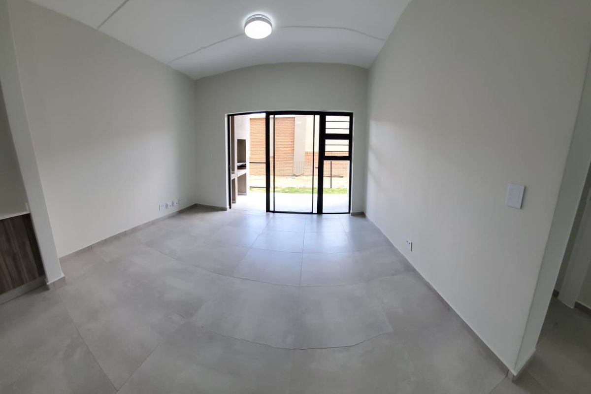 Stylish Ground-Floor Apartment in The Woods, Kyalami – Modern Living Meets Tranquil Comfort - Photo 4