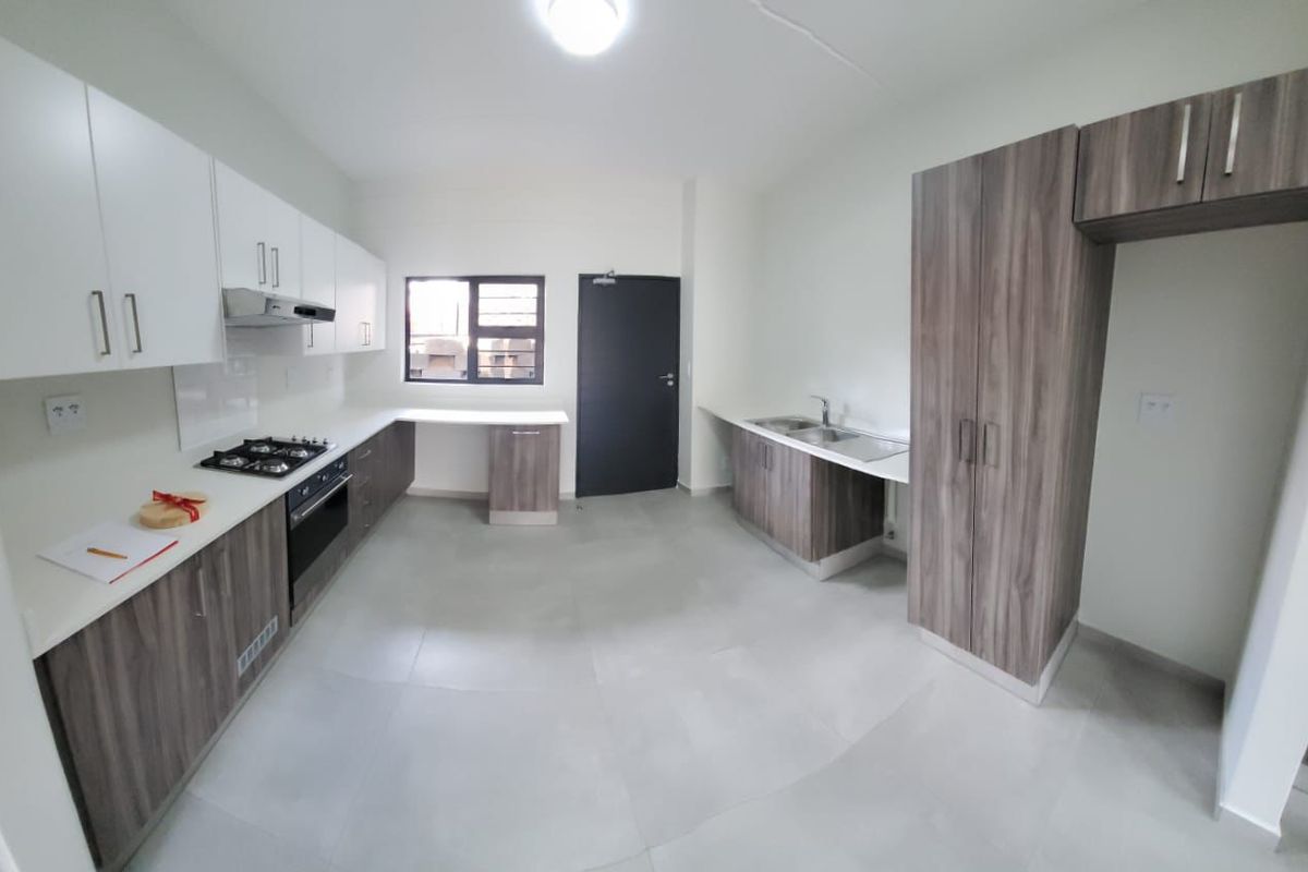 Stylish Ground-Floor Apartment in The Woods, Kyalami – Modern Living Meets Tranquil Comfort - Photo 2
