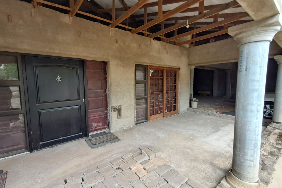 Renovators dream in the quite side of Paulpietersburg - Photo 4