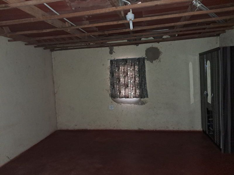 Renovators dream in the quite side of Paulpietersburg - Photo 7