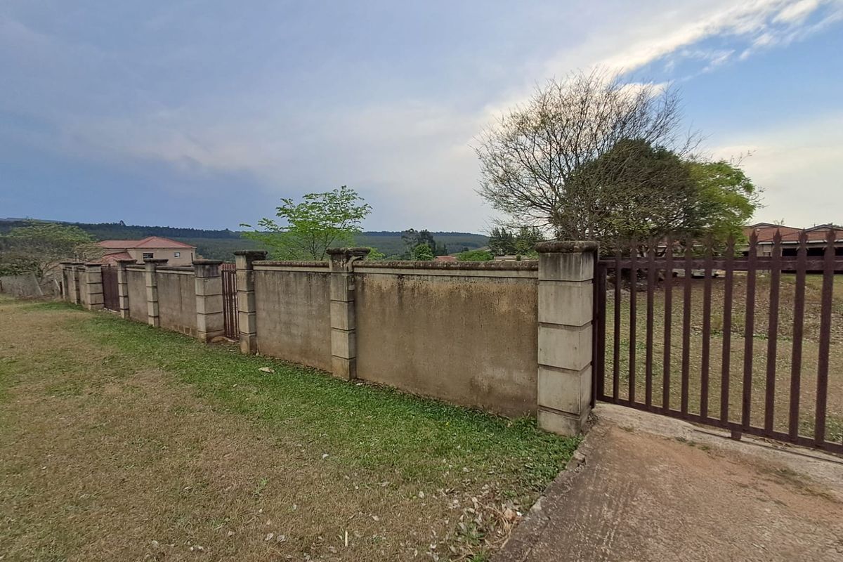 Renovators dream in the quite side of Paulpietersburg - Photo 2