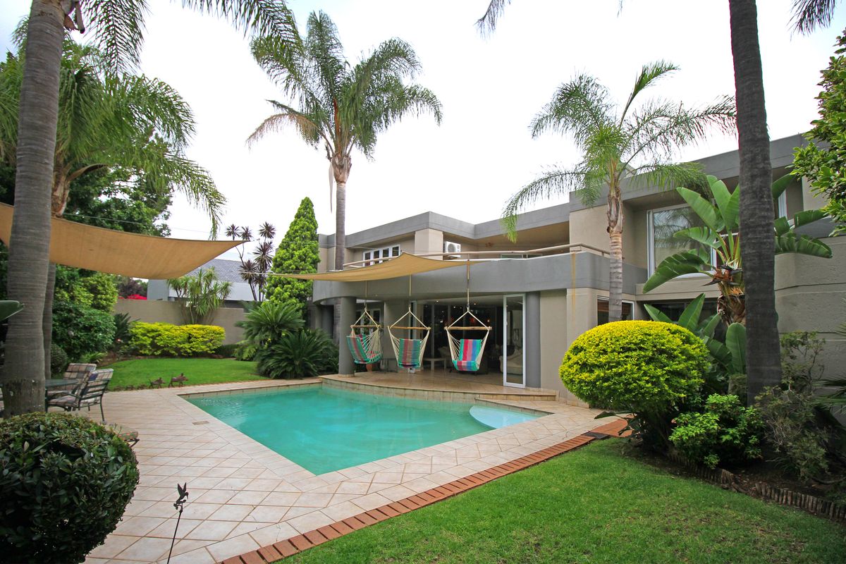 Views and location to die for!! - Photo 2