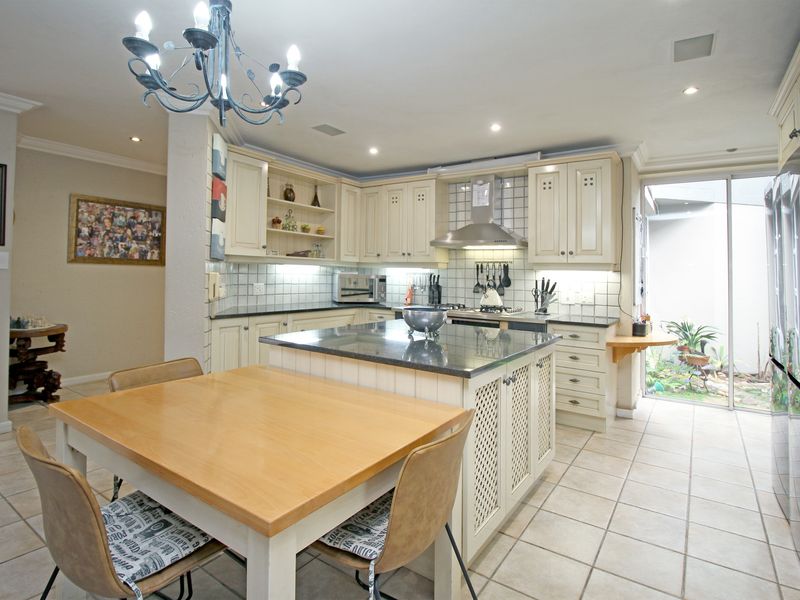 Views and location to die for!! - Photo 4