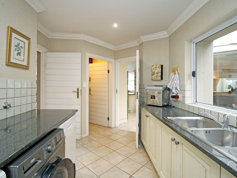 Views and location to die for!! - Photo 5