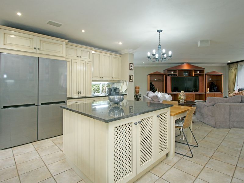 Views and location to die for!! - Photo 8