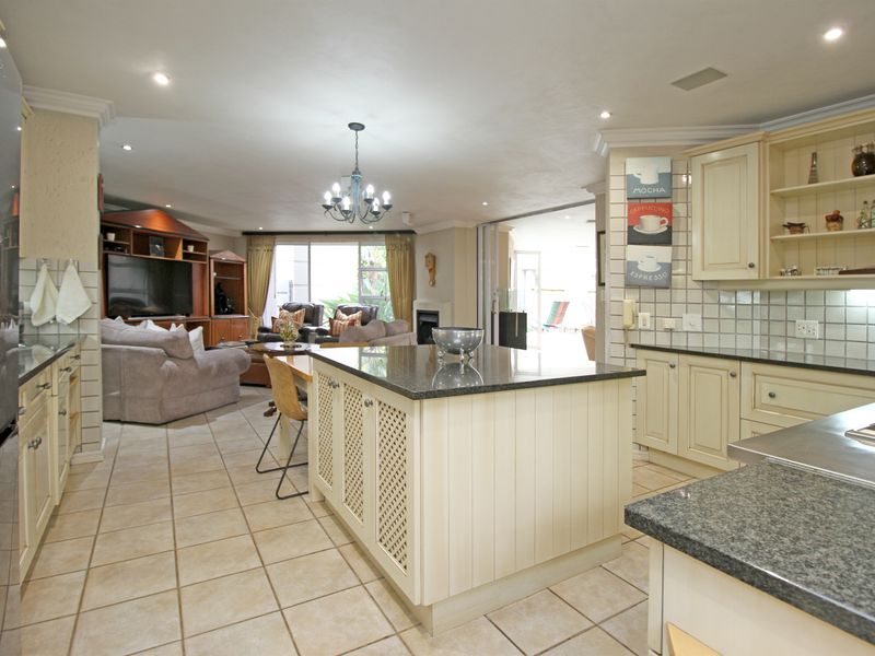 Views and location to die for!! - Photo 7