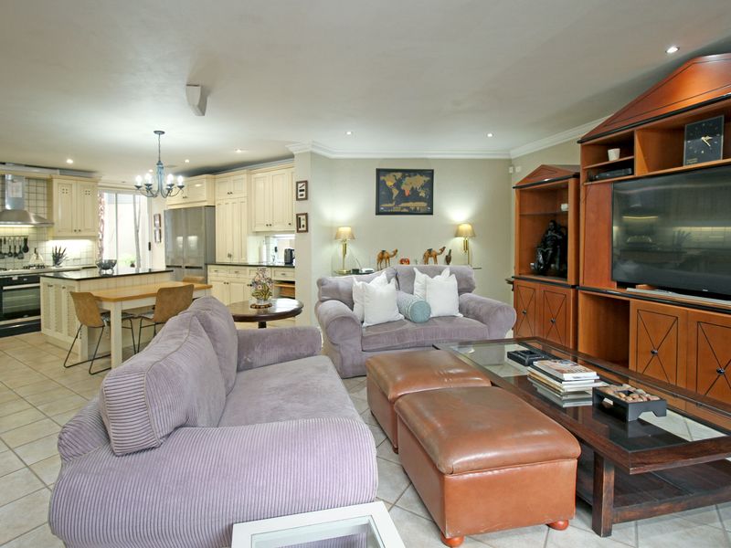 Views and location to die for!! - Photo 10