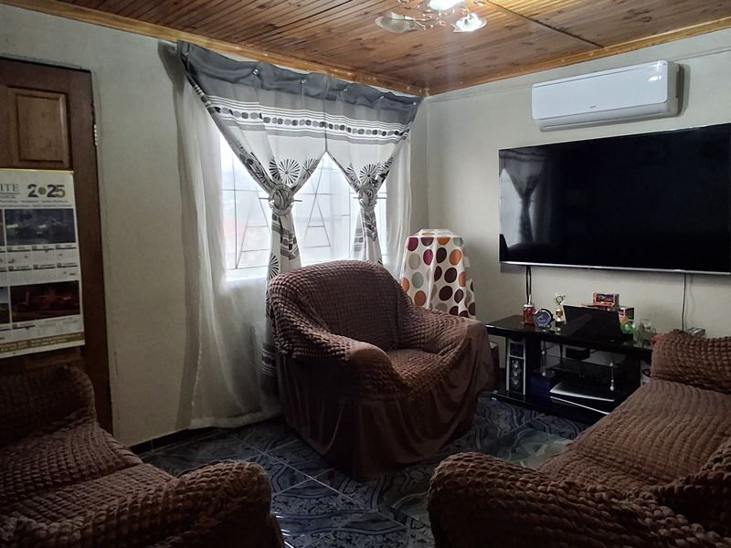 2 Bedroom Family Home - Photo 2