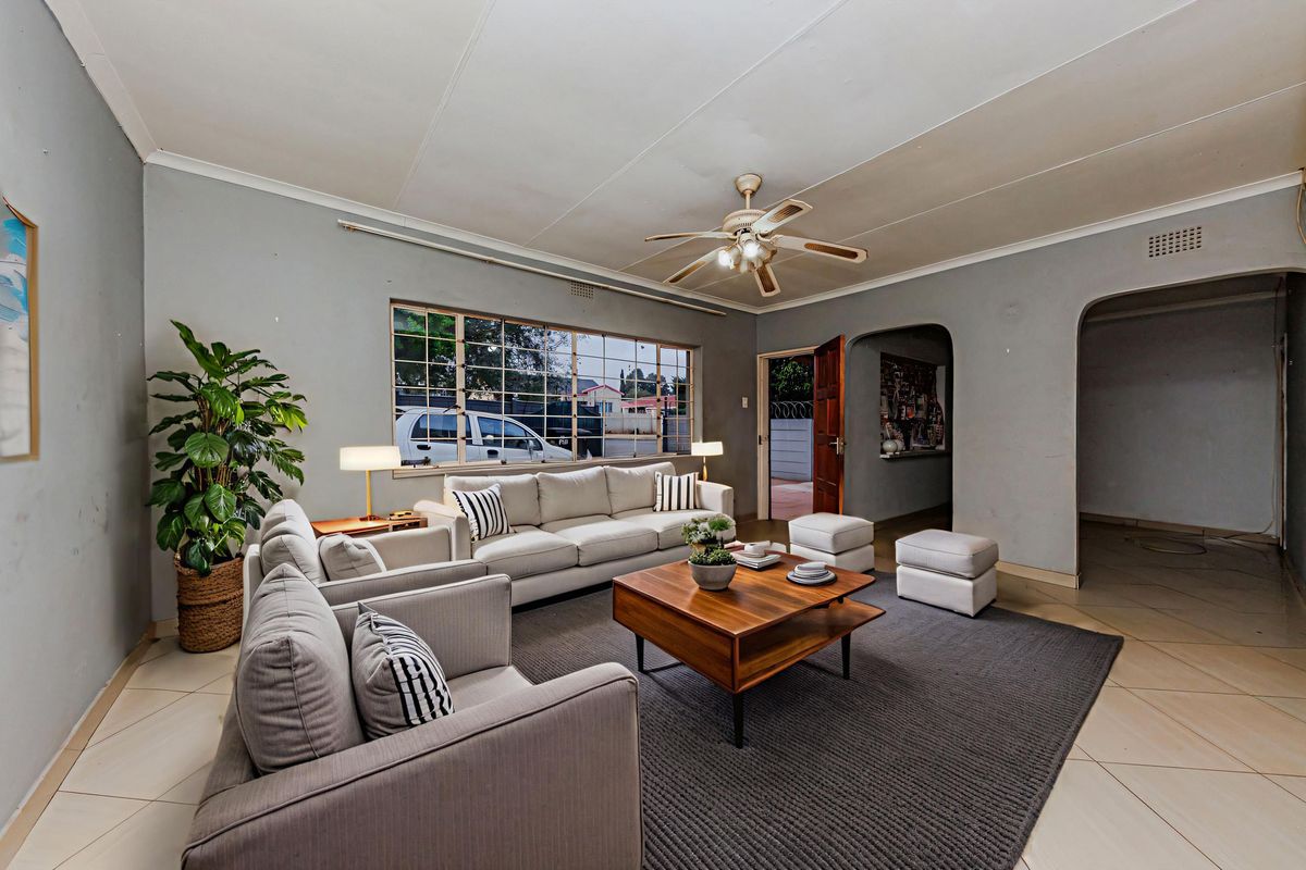 4 Bedroom Home In A Convenient Location - Photo 2