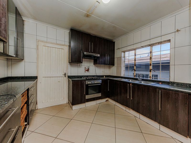 4 Bedroom Home In A Convenient Location - Photo 3